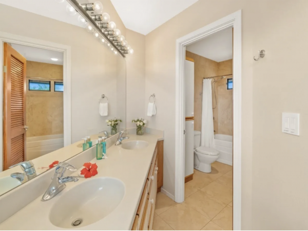 Luxury Vacation Rental Home Sleeps Ten Guests