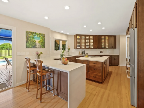 Luxury Vacation Rental Home Sleeps Ten Guests