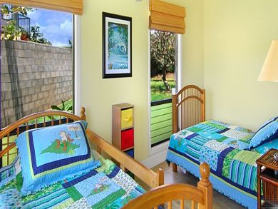 Bedroom 4 with twin beds