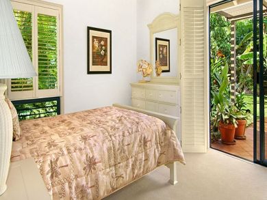 Bedroom 3 with queen bed Bedroom 3 with queen bed
