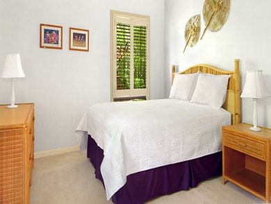 Bedroom 2 with queen bed Bedroom 2 with queen bed
