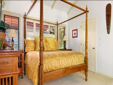 Master bedroom with king bed Master bedroom with king bed