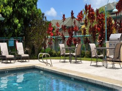 BBQ grill & outdoor dining area by the pool