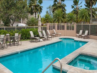 Community pool & hot tub