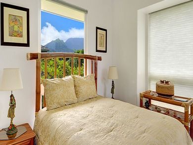 Bedroom 3 with queen bed