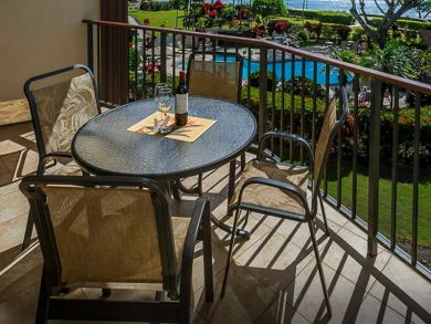 Outdoor Table & Chairs on Balcony