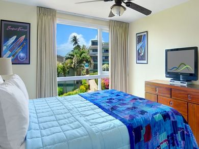 Guest bedroom with king bed