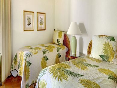 Bedroom 3 with twin beds