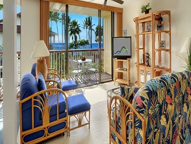 Living room open to lanai