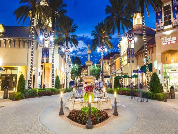 Beachfront Vacation Condo in Miramar Beach Sleeps 6 Guests