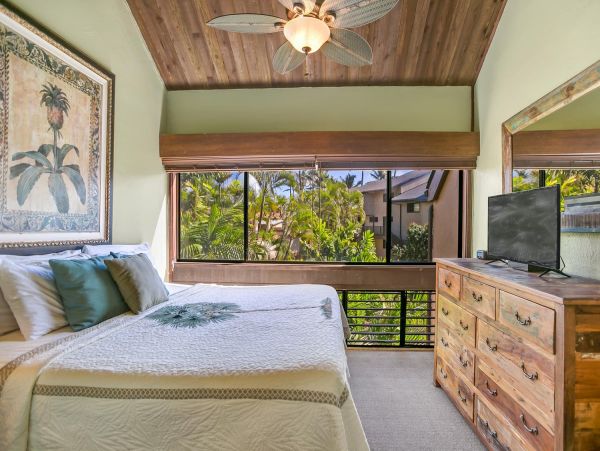 Spacious Oceanfront Condo with Panoramic Views in Kauai