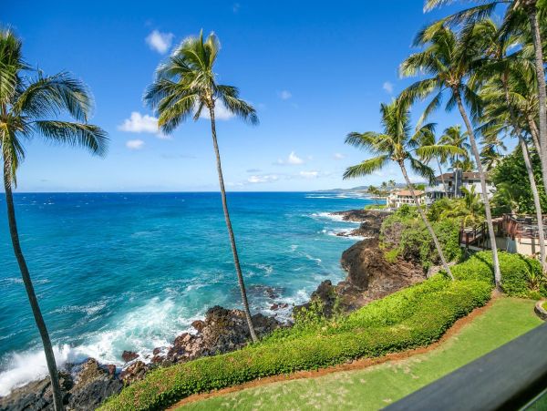 Spacious Oceanfront Condo with Panoramic Views in Kauai