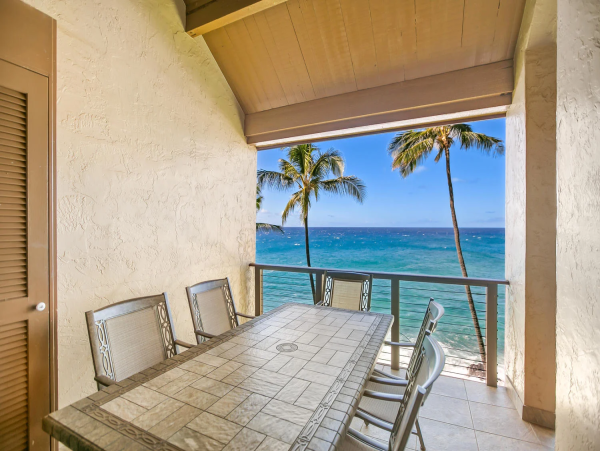 Spacious Oceanfront Condo with Panoramic Views in Kauai