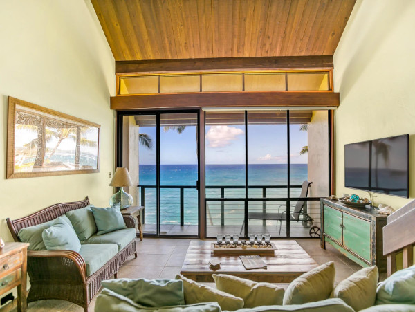 Spacious Oceanfront Condo with Panoramic Views in Kauai