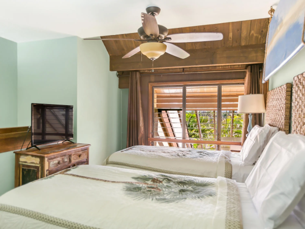 Spacious Oceanfront Condo with Panoramic Views in Kauai