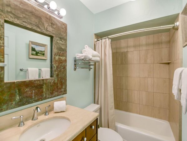 Spacious Oceanfront Condo with Panoramic Views in Kauai