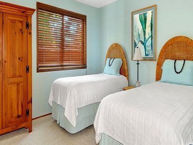Guest bedroom with twin bed Guest bedroom with twin bed