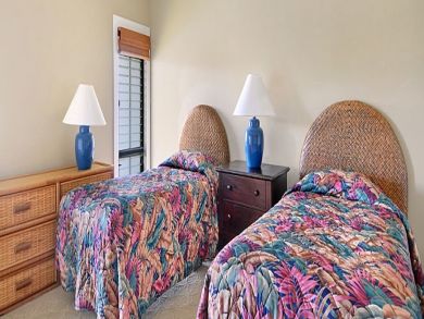 Guest bedroom with twin beds Guest bedroom with twin beds