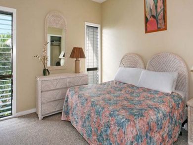 Guest bedroom with twin beds made up as a king