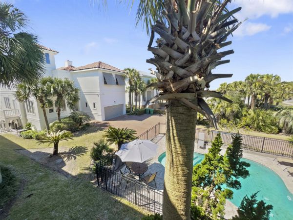 Destin Beachfront Luxury Vacation Homes - Gulf Views & Pools