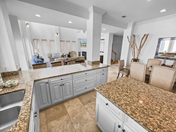 Destin Beachfront Luxury Vacation Homes - Gulf Views & Pools