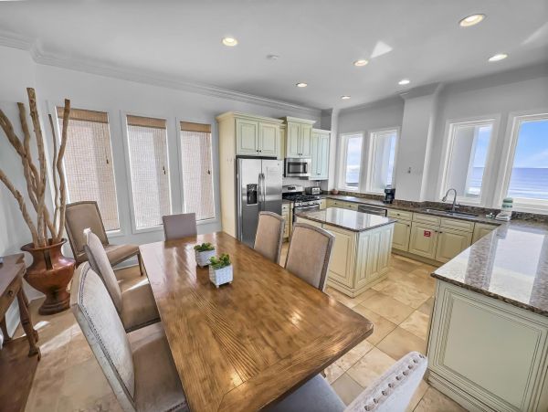 Destin Beachfront Luxury Vacation Homes - Gulf Views & Pools