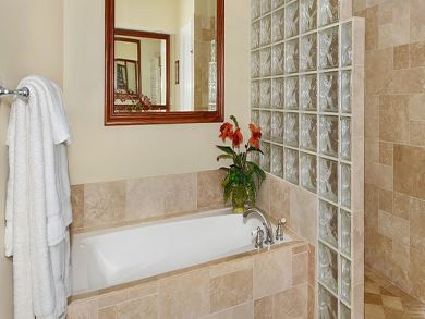 Master bathroom with whirlpool tub & walk Master bathroom with whirlpool tub & walk