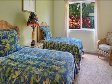 Guest bedroom with twin beds Guest bedroom with twin beds