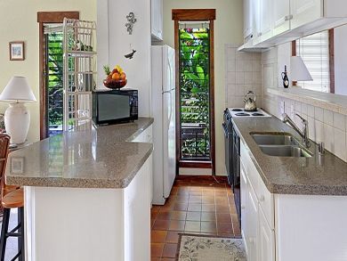 Fully equipped kitchen with breakfast bar Fully equipped kitchen with breakfast bar