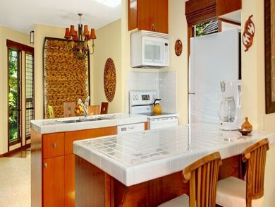 Fully equipped kitchen with breakfast bar Fully equipped kitchen with breakfast bar