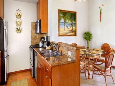 Open kitchen & dining area