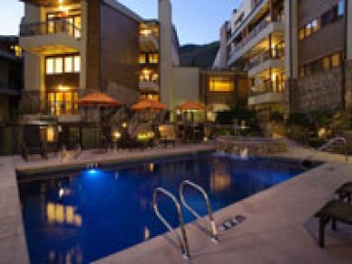 Outdoor heated pools & hot tubs