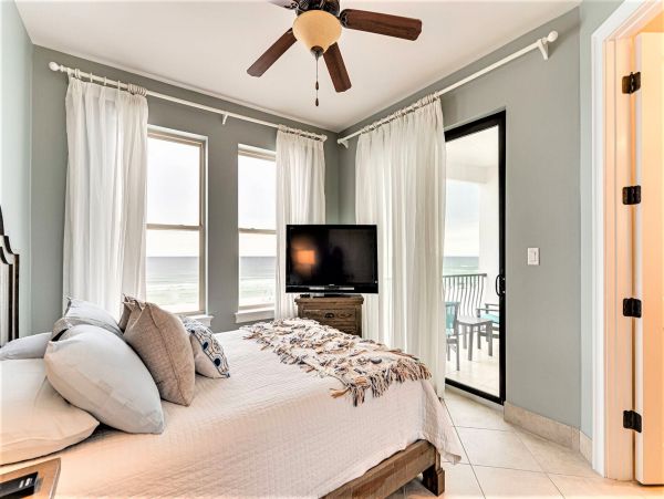 Miramar Beach Four Bedroom Vacation Home with Private Splash Pool