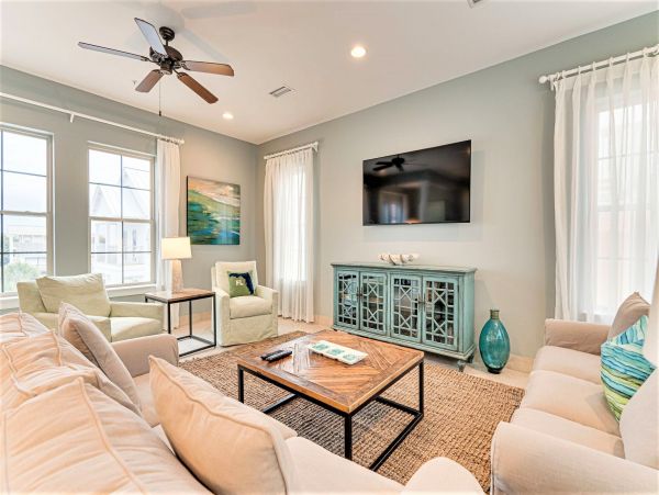 Miramar Beach Four Bedroom Vacation Home with Private Splash Pool