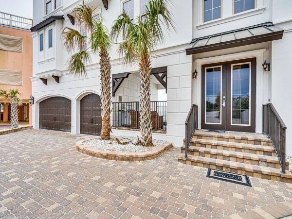 Miramar Beach Four Bedroom Vacation Home with Private Splash Pool