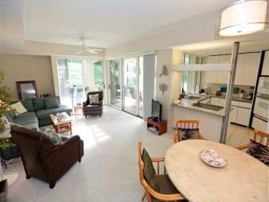 Open plan living & dining area