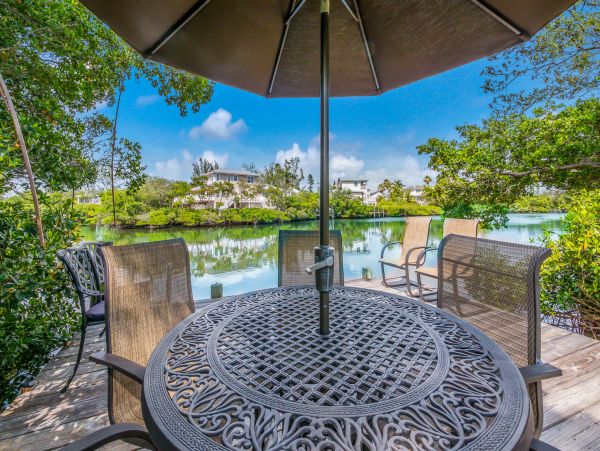 Lovely Waterfront Cottage in Anna Maria