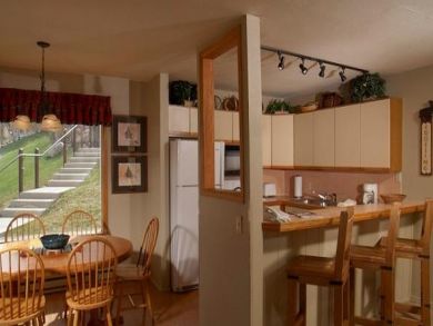 Open kitchen & dining area