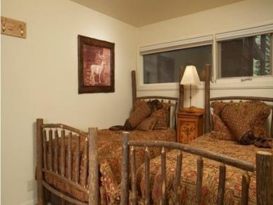 Bedroom 2 with twin bed