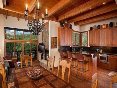 Open kitchen & dining area