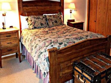 Beautiful Interior Aspen Four Bedroom Walk to lift Snowmass