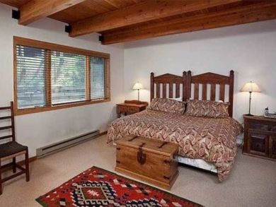 Beautiful Interior Aspen Four Bedroom Walk to lift Snowmass