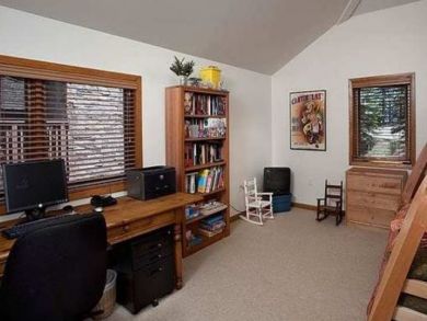 Beautiful Interior Aspen Four Bedroom Walk to lift Snowmass