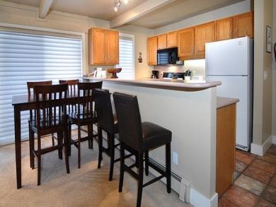 Open kitchen & dining area