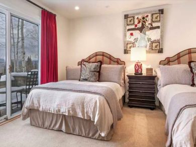 Ten Bedroom Ski Vacation Homes Sleeps 16 - Ski In Ski Out