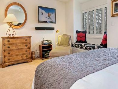 Ten Bedroom Ski Vacation Homes Sleeps 16 - Ski In Ski Out