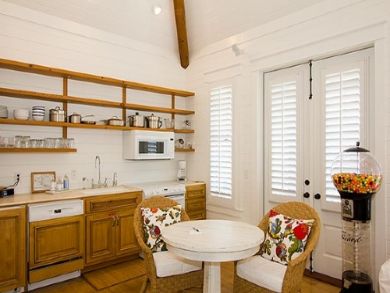 Carriage house kitchen & coffee table