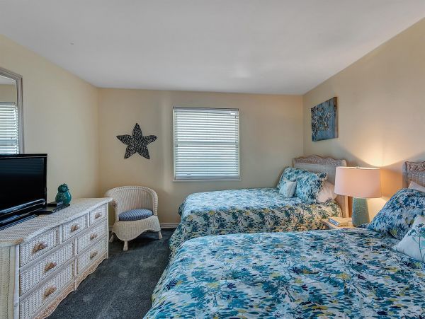 Beachfront 2 bedroom condo in Miramar Beach