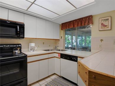 Well Equipped Kitchen Well Equipped Kitchen