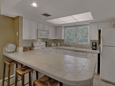 Well Equipped Kitchen with Breakfast Bar